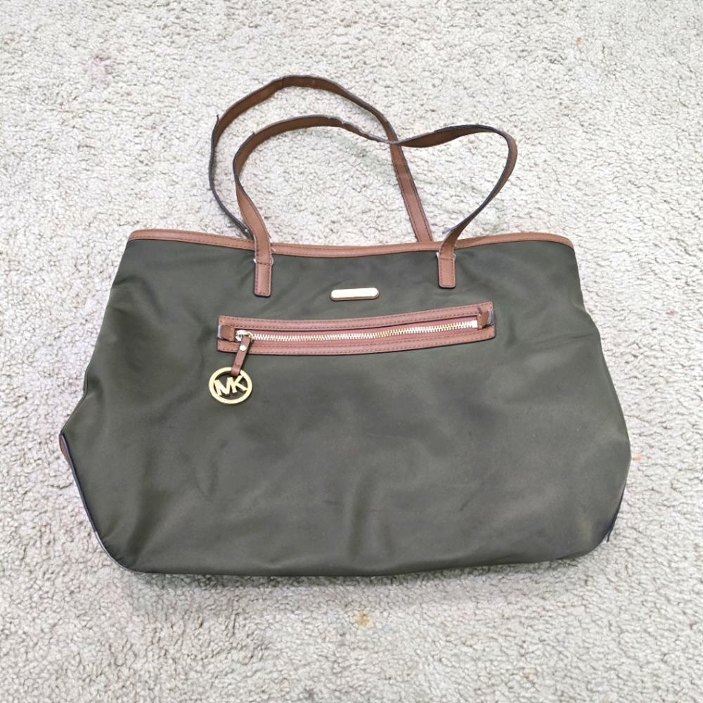 MICHAEL KORS Tote Handbag Purse Dark Green with Brown Leather and Gold Charm